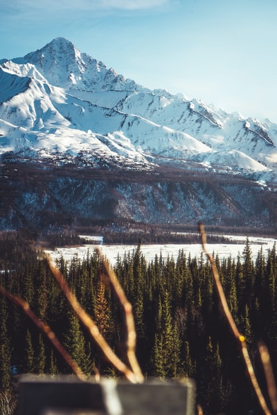 白昼雪山